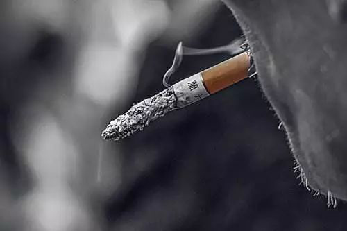 在车内抽烟后总是留下烟味？车内怎么除烟味？